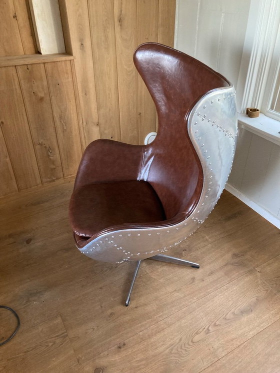 Image 1 of Poltrona a uovo in stile aviatore