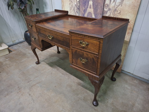 Antiek kaptafel, damesbureau,  schrijftafel wortelfineer lichte gebruikssporen afm.116x55cm en 79cm hoog.
