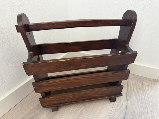 Image 1 of Revistero antiguo de madera maciza