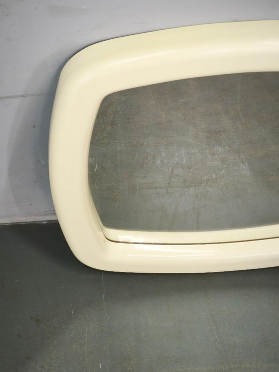 1970er Jahre Italienischer Space Age Creme Kunststoff Quadratischer Wandspiegel (photo 5 of 8)