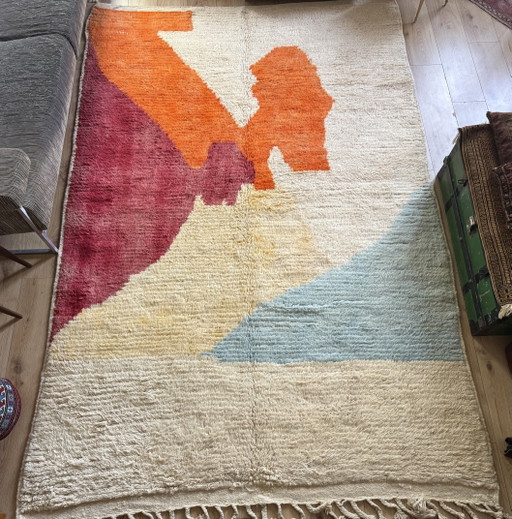Abstracte Marokkaanse wollen mat 305 × 193 cm – Sculpturaal ontwerp