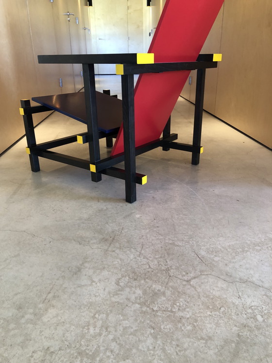 Image 1 of Cassina Rietveld 635 Chaise design rouge et bleue