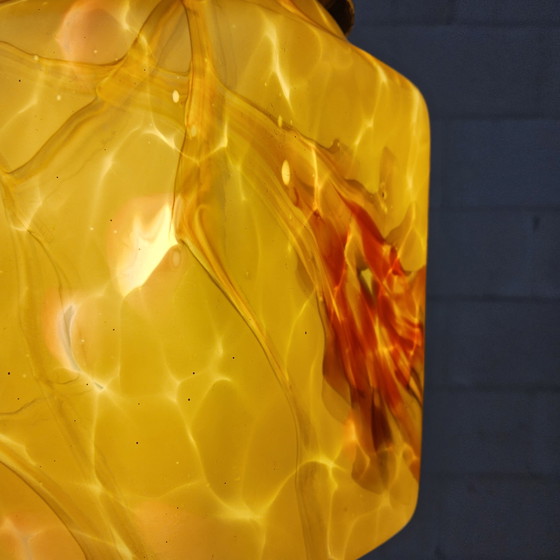 Image 1 of Suspension Art Déco ancienne en verre opalin marbré ambré