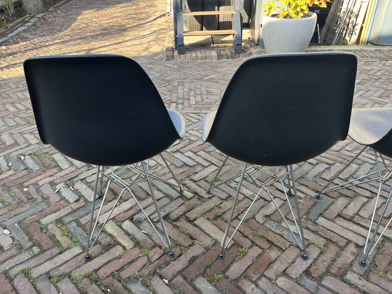 Image 1 of Vitra Eames Stühle