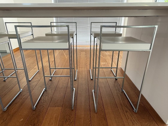 Lapalma CUBO stapelbarer minimalistischer Hocker – Barhocker, polished steel, Wood (photo 9 of 12)
