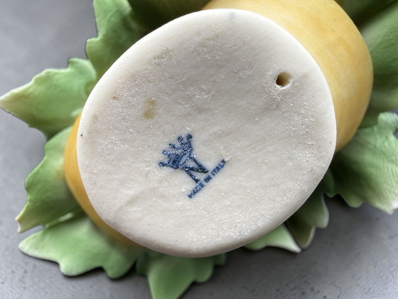 Image 1 of Capodimonte – Cestino di Rose Alta Manifattura, Porcellana Modellata a Mano, Miniatura d'Arte 10,5cm, Made in Italy