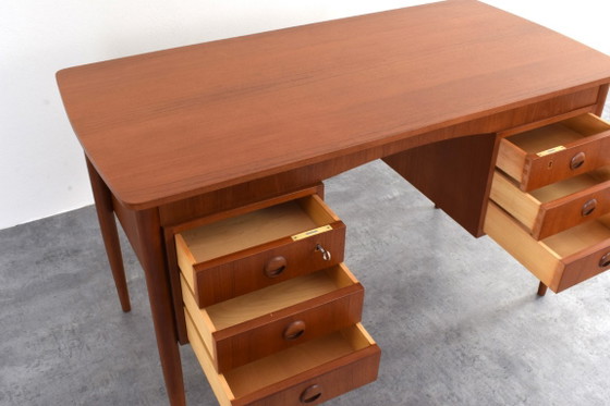 Mid-Century Deens Teakhouten Bureau, jaren 60. – Wood (photo 16 of 17)