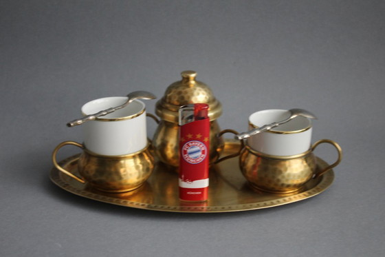 Image 1 of Juego de café expreso Ottone Battuto A Mano para 2 personas, de porcelana, con soportes de latón, firmado.