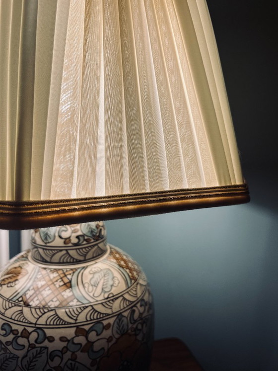 Image 1 of Vintage table lamp with beautiful shade