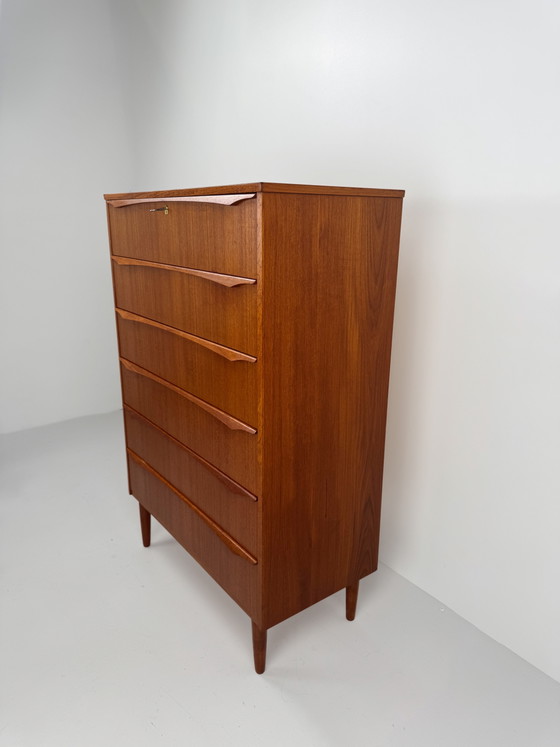 Cómoda alta danesa, Dinamarca, década de 1960. – Wood, Vintage (photo 6 of 9)