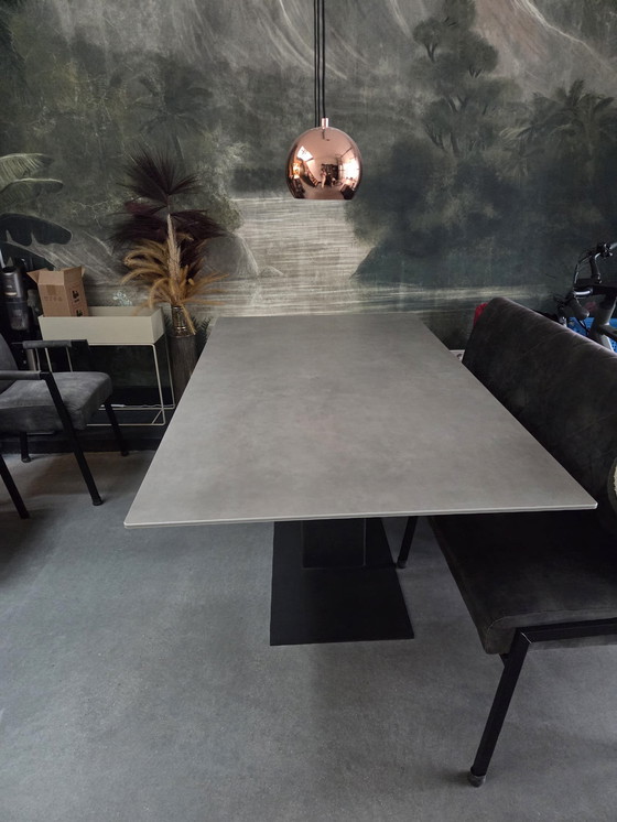 Image 1 of Mesa de comedor Bert Plantation Cement