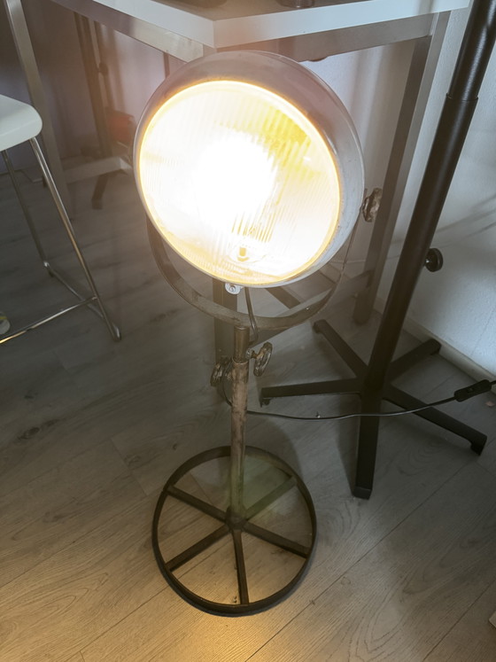 Image 1 of Lampe industrielle fabriquée à partir d'une voiture ancienne