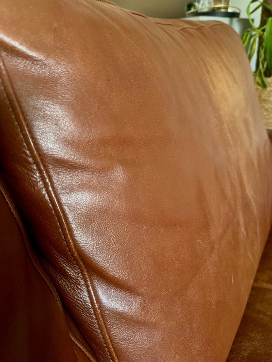 Modern-vintage cognac leren bank – Compact 2-zitter – 2 zitsbanken, Leer, Hout (photo 4 of 6)