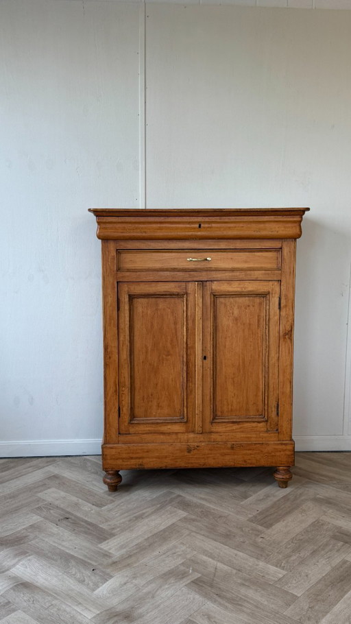 Armadio per ragazze o armadio per giocattoli