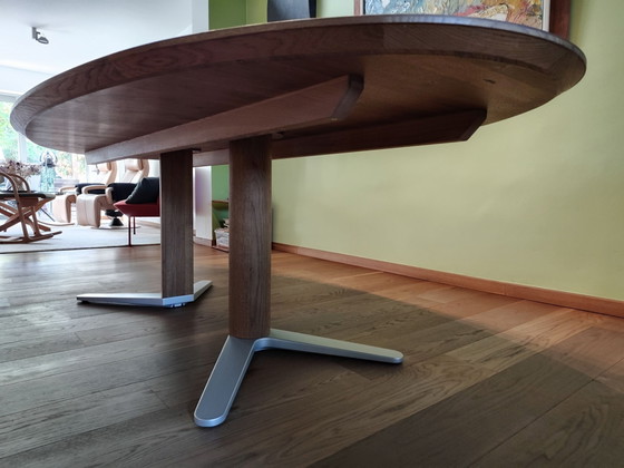 Elegante mesa de comedor ovalada de roble – Team7, Mesas de comedor, Metal, Madera (photo 4 of 6)