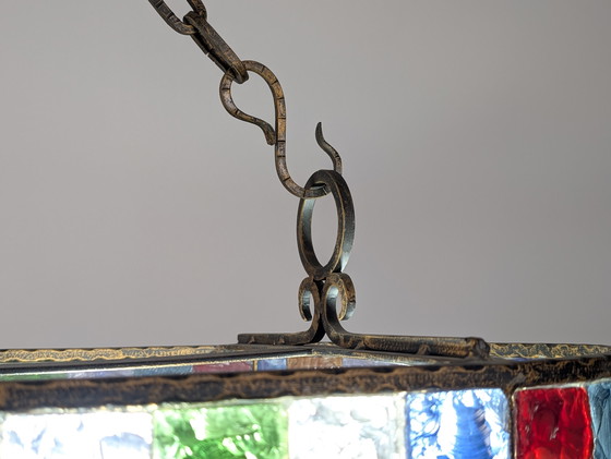 Image 1 of Grote Italiaanse veelkleurige kroonluchter van gehamerd kristal en smeedijzer