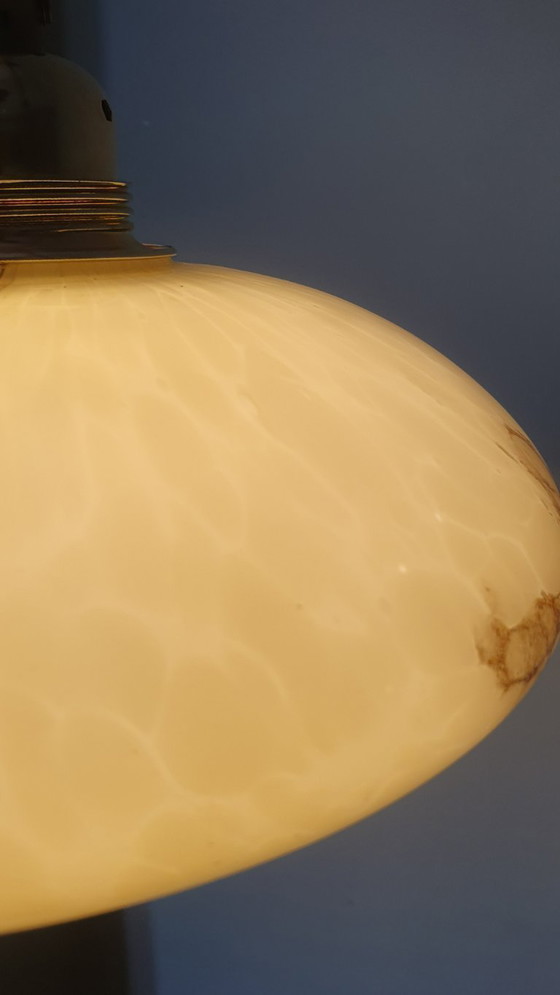 Image 1 of Lampada a sospensione vintage in vetro opalino effetto marmo, in stile Art Déco.