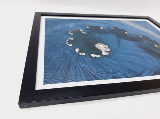 Image 1 of Art fluide abstrait encadré sur panneau de fibres