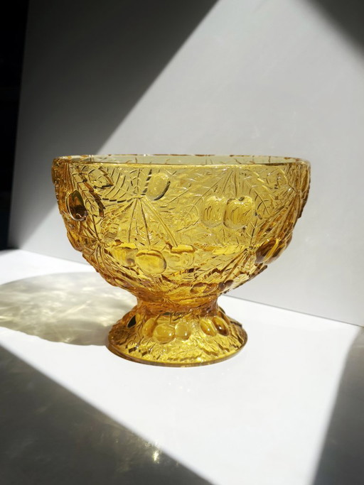 Vintage fruitschaal Art Deco Josef Inwald kersenkleurige schaal op voet, glas, jaren 30, 1930, CZ Barolac Ambergeel