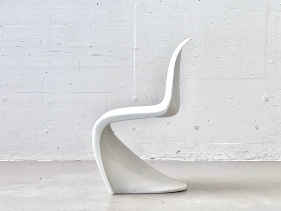 White chairs in the style of the Panton Chair – Space Age, 1970s – Side chairs, Plastic (photo 9 of 15)