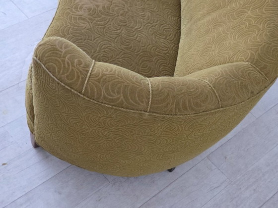 Image 1 of Dänisches 2-Sitzer-Sofa „Banane“ aus den 1960er Jahren, Bezug aus Velours, Buchenholz