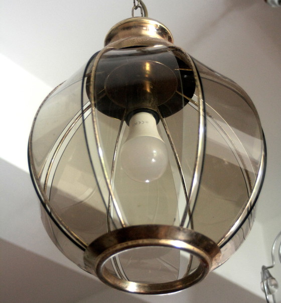 Image 1 of Lampadario in ottone con segmenti in vetro fumé, seconda metà del XX secolo