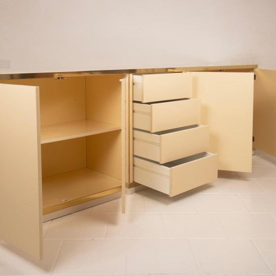 Willy Rizzo Hollywood Regency Sideboard aus Creme und Messing für Mario Sabot 1970 – Schränke (photo 13 of 19)