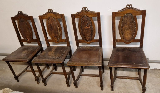 Antike Esszimmerstühle aus Holz und Leder
