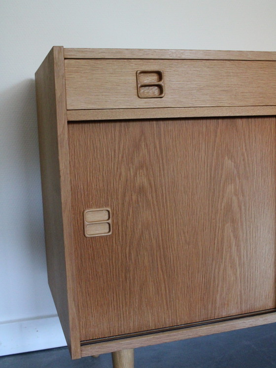 Vintage Danish sliding door wardrobe with drawer in oak – Sideboard, Wood (photo 8 of 10)