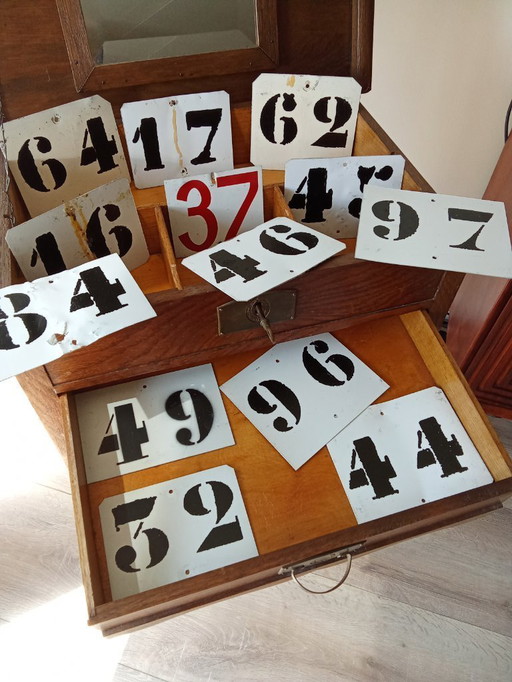 Numéros de maison, Vintage '60-70&80 métal avec revêtement. Patine:oui
