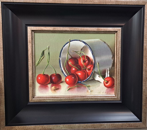 Cerises rouges dans un mug en émail de Rob Ritchie
