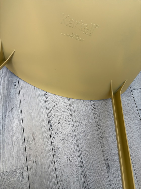 Image 1 of Chaise Kartell Piuma, couleur moutarde