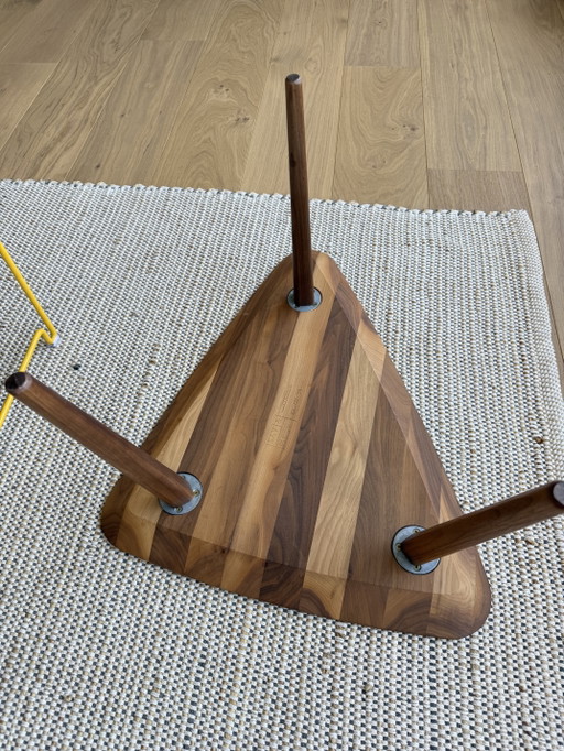 Tavolino da caffè di design Sav & Økse, in legno massello di noce

