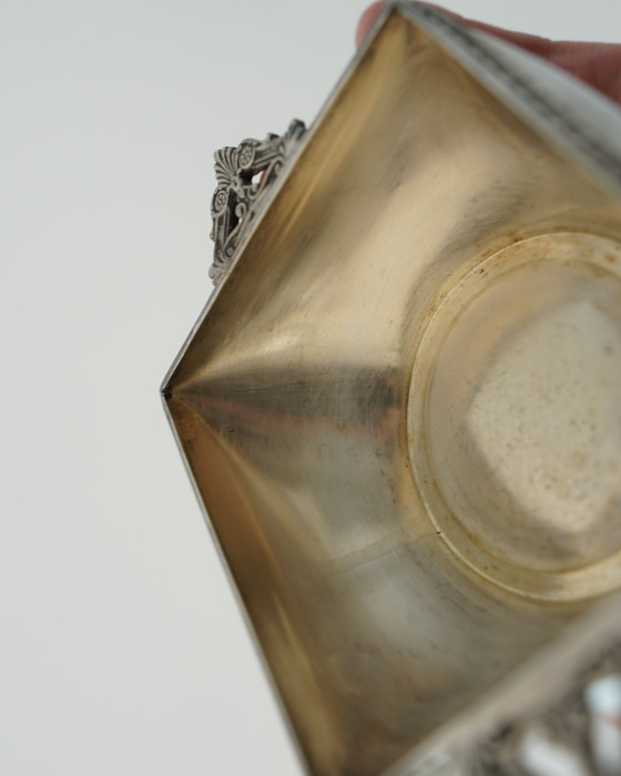 Image 1 of Vide-Poche / Cendrier Carré Vintage en Métal Argenté – Poinçons “8” et “KM” Style Art Déco 1930