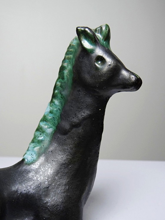 Image 1 of Vintage gestileerd paard van zwart en groen geglazuurde klei, handgemaakt.