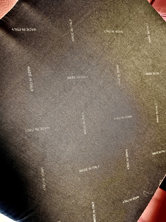 Image 1 of 8 sedie vintage LC2 Le Corbusier in pelle rossa, Italia, anni '80