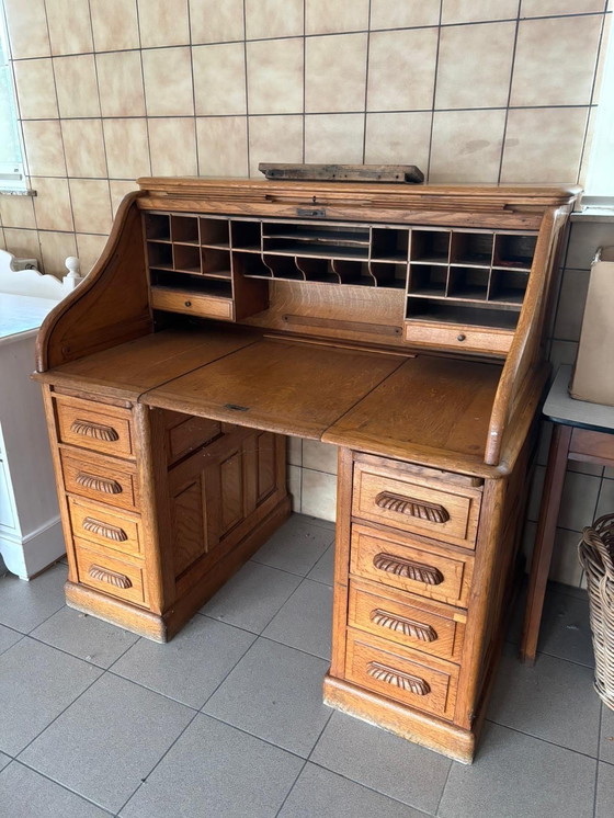 Image 1 of Vintage bureel in eik met rolluik