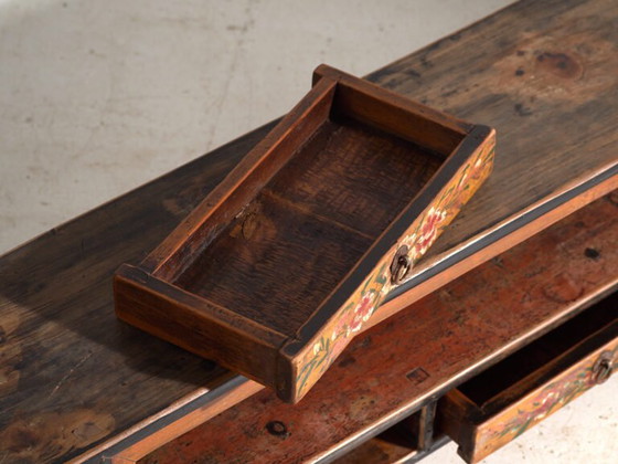 Antiker niedriger Schrank mit bemalten Blumen aus Kiefernholz – China, ca. 1900 – Buffetschränke, Iron (photo 32 of 40)