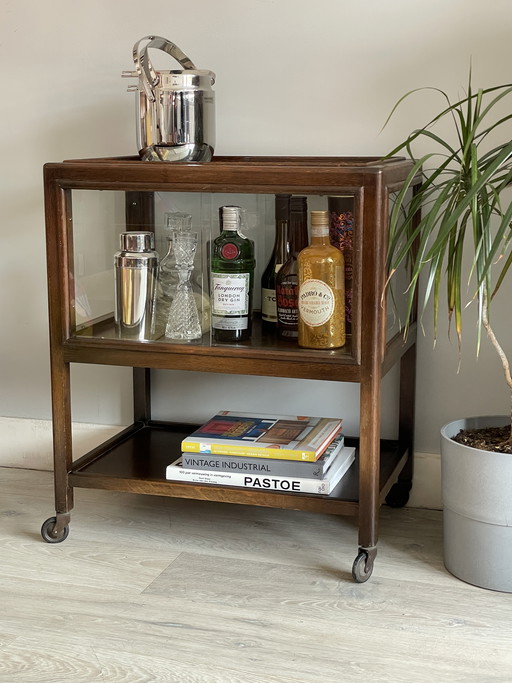 Eichenschrank aus der Mitte des Jahrhunderts mit Glasschiebetüren auf Rollen (Vitrinen-/Barschrank)