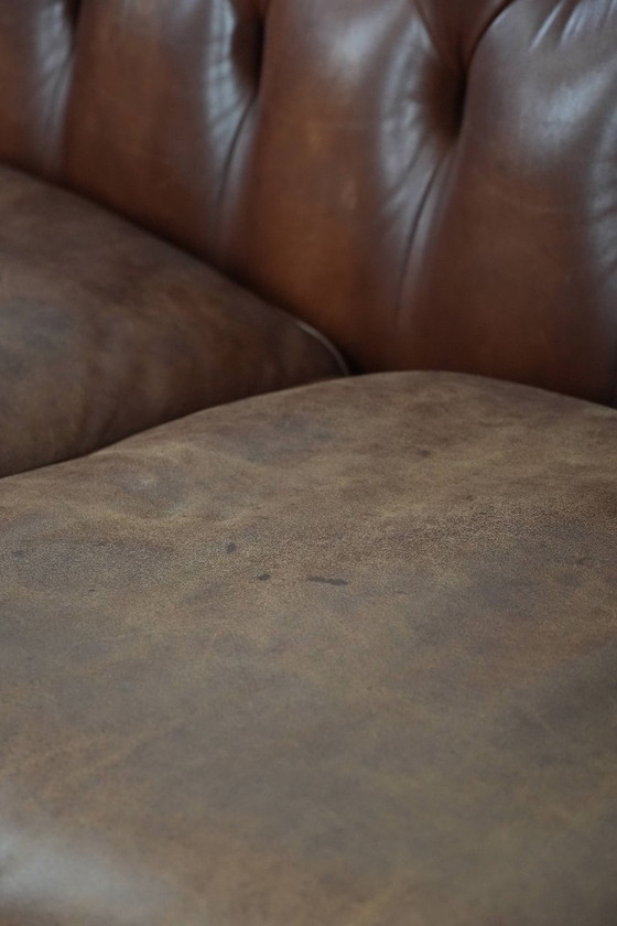 Image 1 of Sofá Chesterfield clásico de piel de vaca marrón de estilo inglés