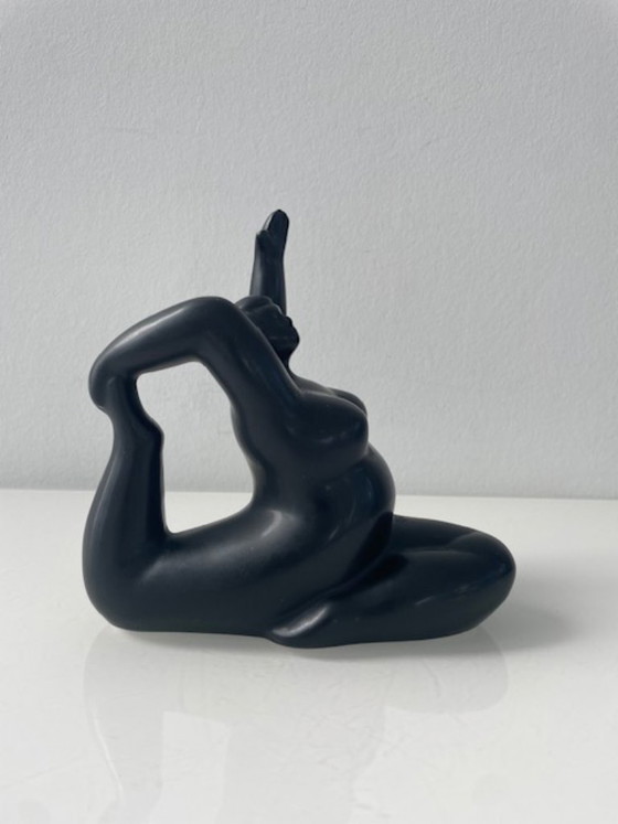 Image 1 of Set di 2 statuette femminili moderne in ceramica nera opaca