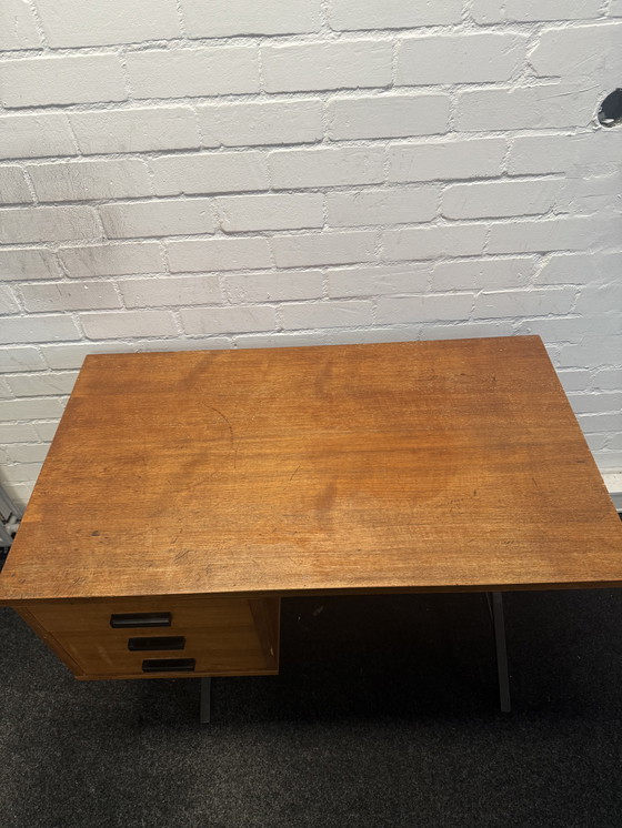 Image 1 of Bureau vintage design milieu du siècle, placage teck années 1960