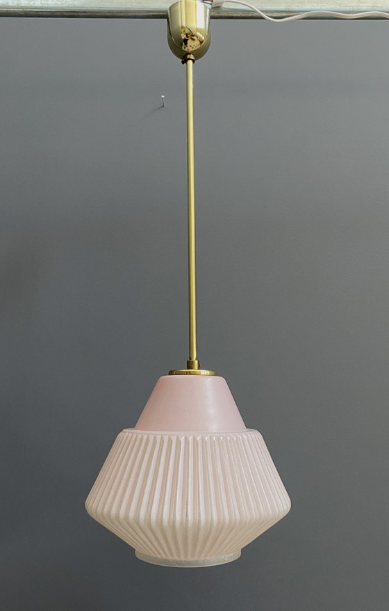 Image 1 of Lampada a sospensione in vetro rosa 1960