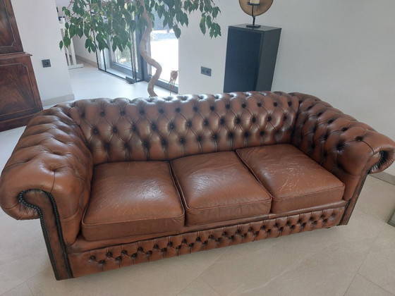 Image 1 of Set Chesterfield vintage in pelle marrone. Divano e 2 poltrone.