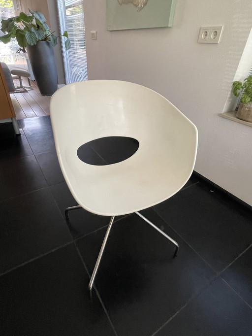 Bucket chairs and free table