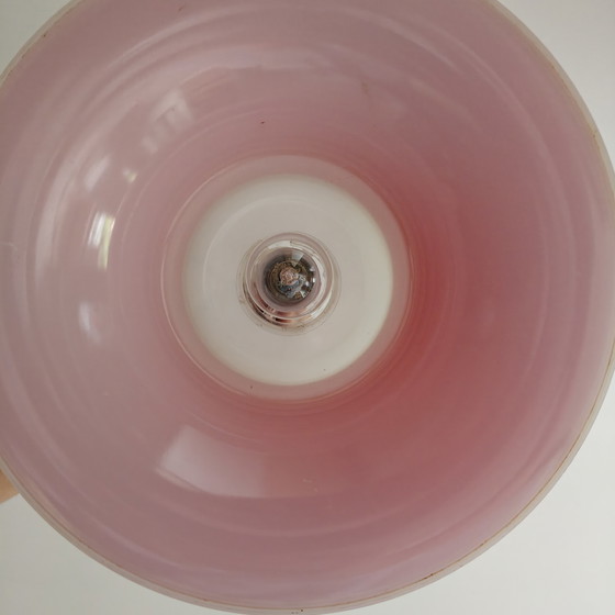 Image 1 of Lampada a sospensione vintage italiana in vetro opalino rosso – design futuristico, anni '70
