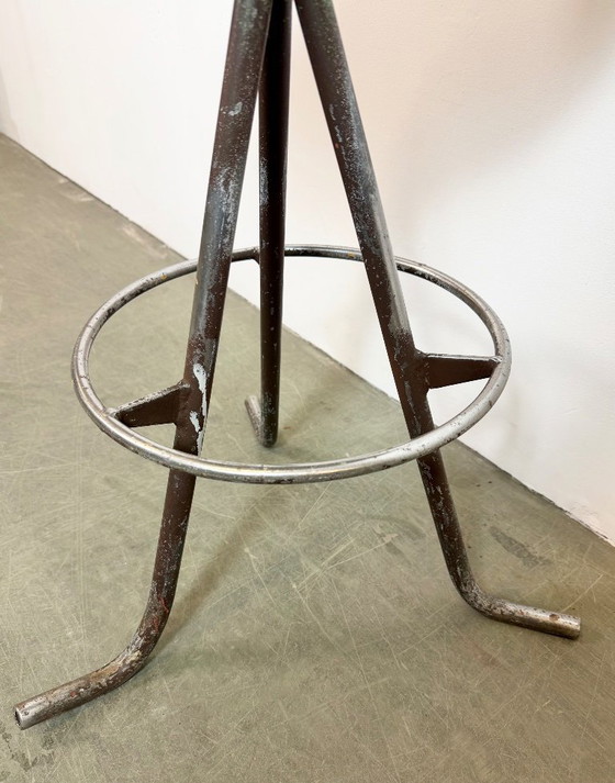 Image 1 of Grijze industriële werkplaatskruk, jaren 60