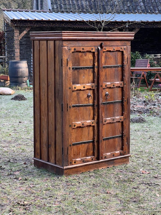 Image 1 of Auténtico armario de madera indio de 150 x 95 x 57 cm, de madera de teca.
