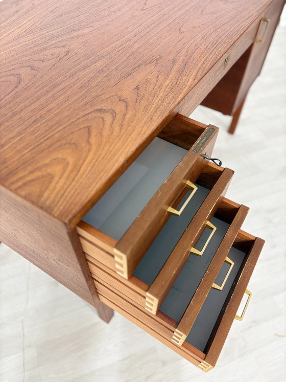 Image 1 of Bureau uit het midden van de vorige eeuw / Deens teakhouten bureau / vintage bureau / bureau uit de jaren 60