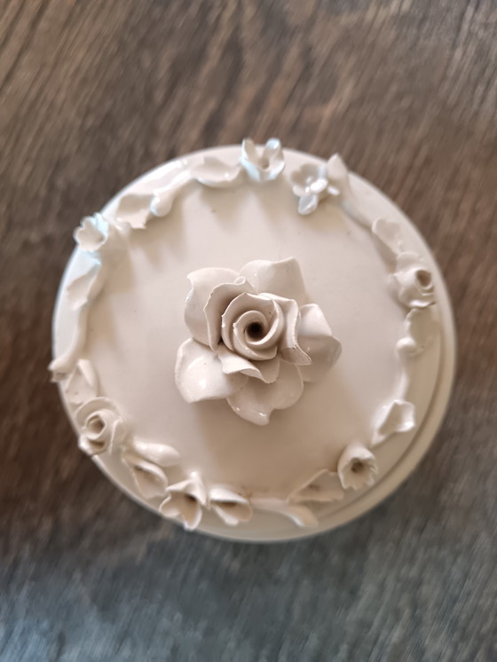 Image 1 of Boîte en porcelaine de style Capodimonte des années 1950 et 1960